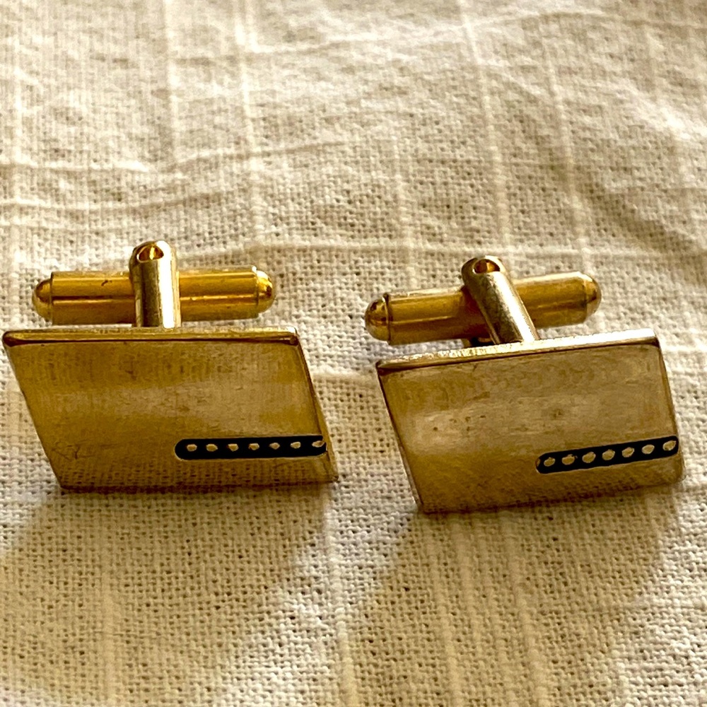 5/$10❤️❤️❤️Vintage 70s Gold toned Rectangular Cufflinks